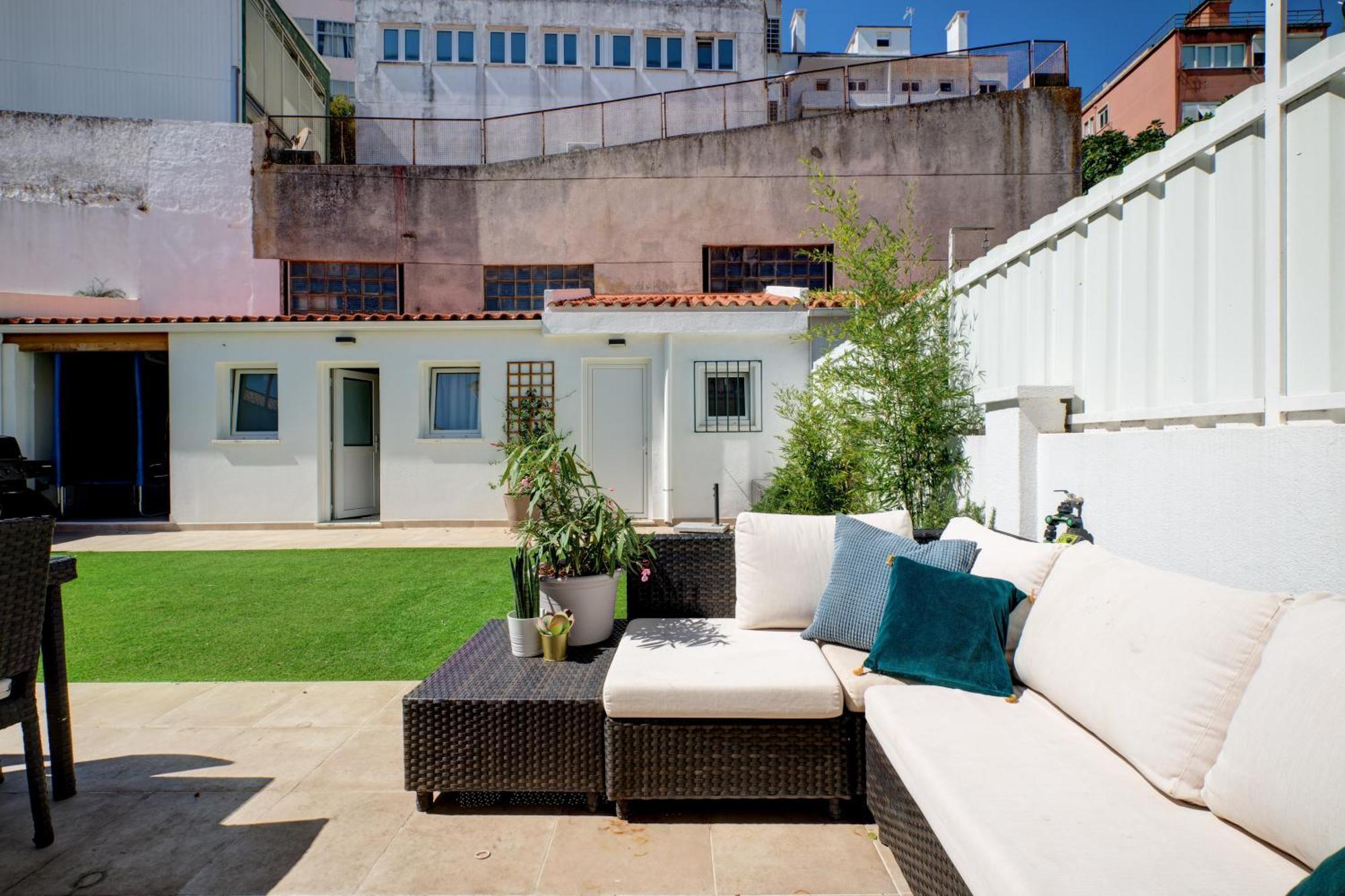 Comfortable Town House In Quiet Area By Lovelystay Ferienhaus Lissabon